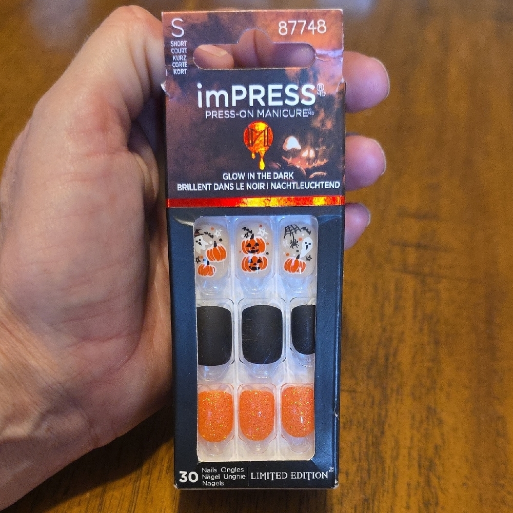 imPRESS Glow in the Dark Press-On Manicure - Orange and Black